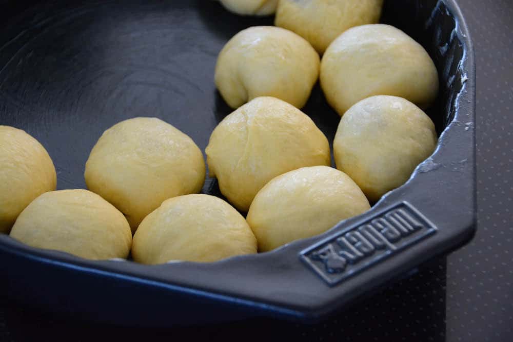 Fluffige Buchteln vom Grill mit Vanillesauce - buchteln vom grill 08 - 11 Buchteln mit Vanillesauce vom Grill zubereiten