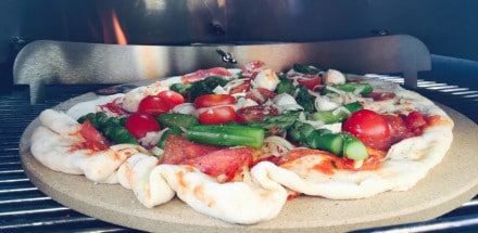 Pizza direkt aus dem Grill - pizza3 - 4 Knusprige Pizza am Pizzastein