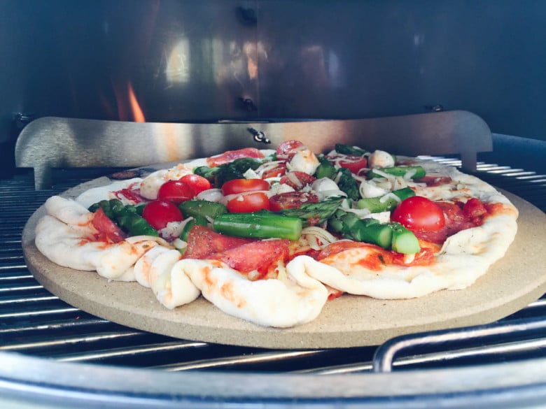 Italienischer Pizzateig - Das Originalrezept - pizza3 - 3 Frischer Pizzateig mit leckeren Zutaten direkt aus dem Grill