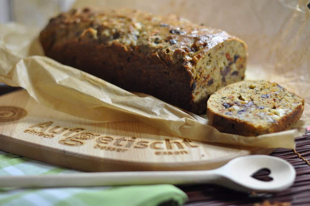 Italienisches Tomatenbrot knusprig gebacken - mediterranes olivenbrot 12 - 15 Italienisches Tomatenbrot knusprig gebacken - mediterranes olivenbrot 12 - 14