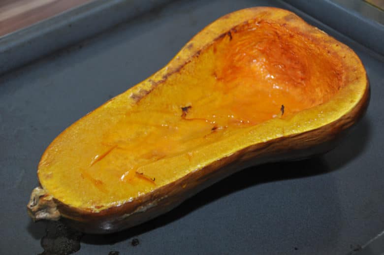 Geschmorter Butternuss Kürbis pikant gefüllt - butternuss kuerbis gefüllt 2 - 4 Butternuss Kürbis ausgehöhlt für pikante Füllung