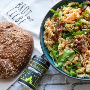 Italienisches Tomatenbrot knusprig gebacken - mediterraner nudelsalat - 5 Mediterraner Nudelsalat