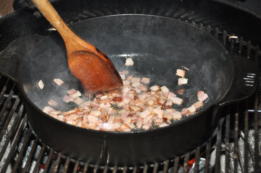 American BBQ mit Jamie Purviance und Adi Bittermann - weber american bbq 21 - 30 BBQ Beans aus dem Weber Dutch Oven GBS