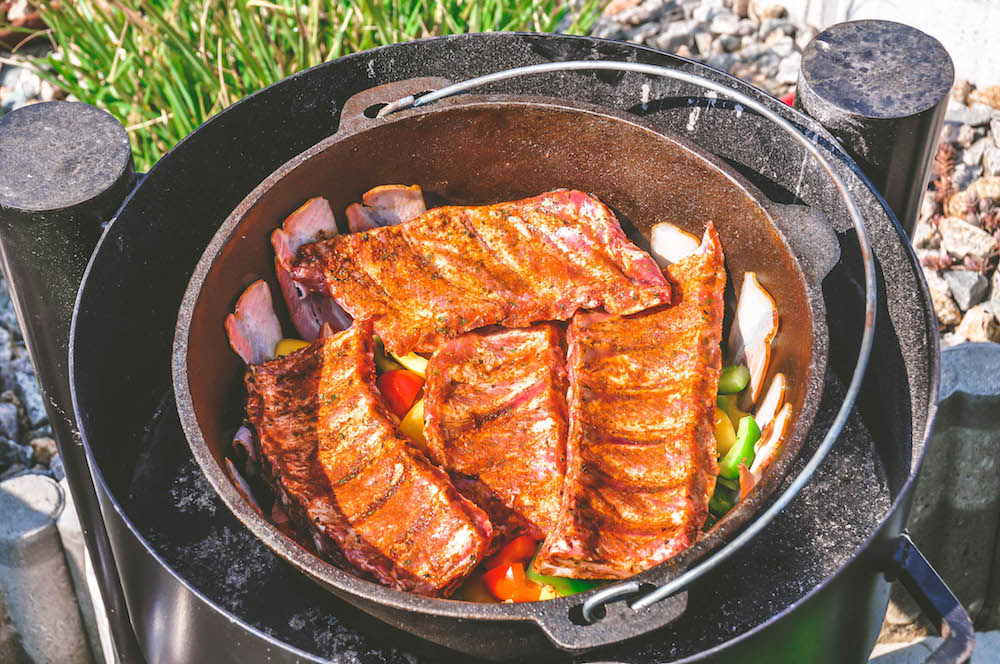 Der ultimative Ribs Guide - Alles was du über Rippchen wissen musst - spareribs dutch oven 03 - 21 Spareribs im Dutch oven garen