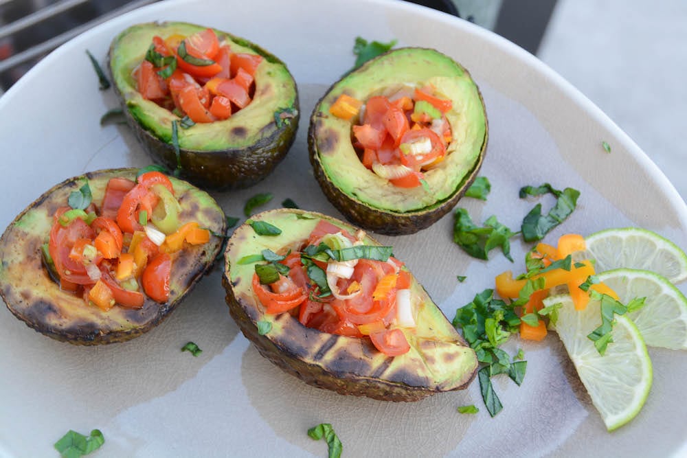 Chilis räuchern & trocknen im Smoker - gegrillte avocado - 7 gefüllte Avocados mit Tomaten Paprika Salsa