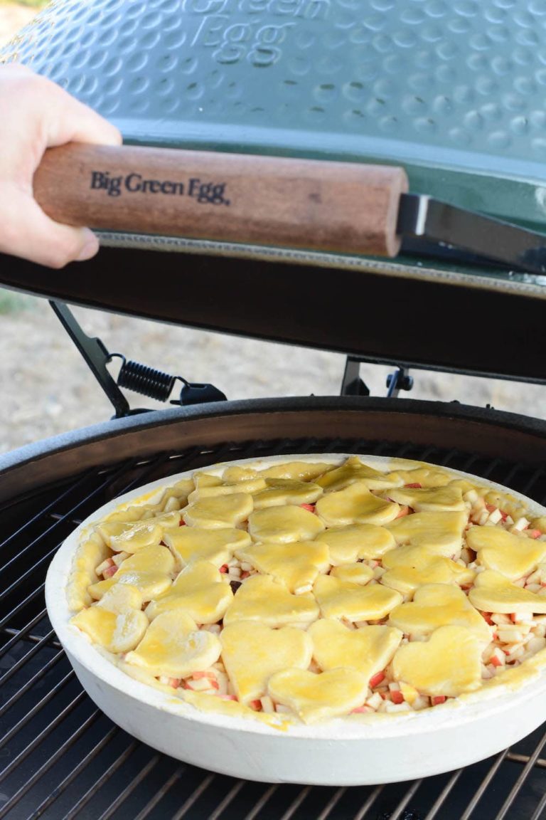 Warmer Apfelkuchen aus dem Big Green Egg - apple pie big green egg 4 - 11 gedeckter Apfelkuchen direkt im BGE backen