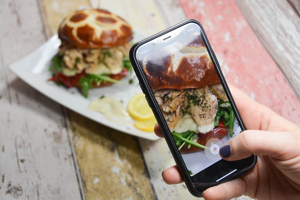 Pulled Lachsburger vom Grill mit Honig-Senfcreme - pulledlachs burger 4 - 12 Pulled Lachs Burger für Instagram Story posten