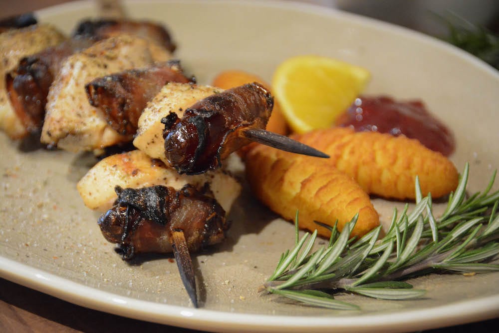 Fruchtiger Hühnerspieß vom Gasgrill - hühnerspieß mit datteln 7 - 8 Fruchtige Hühnerspieße mit Datteln vom Grill