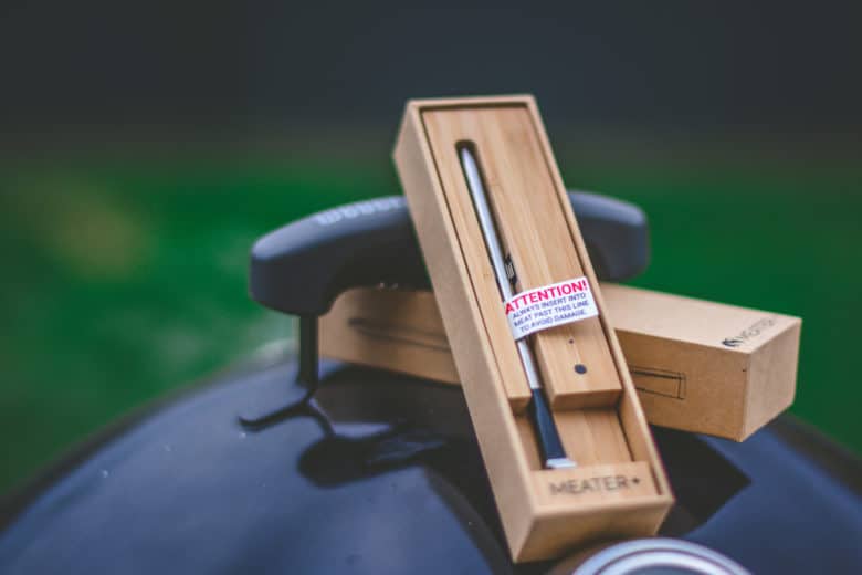 Der große Grillthermometer Ratgeber – Tests, Empfehlungen & Kaufberatung - meater plus 03 - 16 MEATER+ Holzblock Bluetooth Repeater für bis zu 50m Reichweite