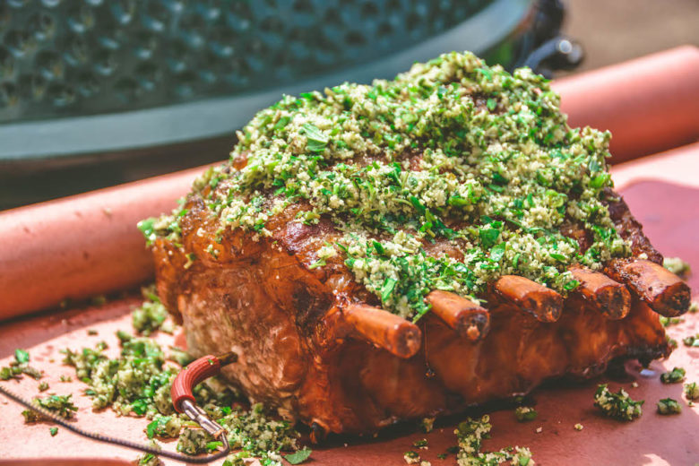 Der große Grillthermometer Ratgeber – Tests, Empfehlungen & Kaufberatung - mangalica racks 020 - 8 Kerntemperatur Messung mit dem Weber Grillthermometer beim Mangalitza Rack