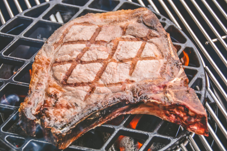 Dry-Aged Cowboy Steak vom Blonde d'Aquitaine mit Rosmarinkartoffeln - cowboysteak - 6 Dry-Aged Cowboy Steak vom Blonde d'Aquitaine mit Rosmarinkartoffeln - cowboysteak - 5