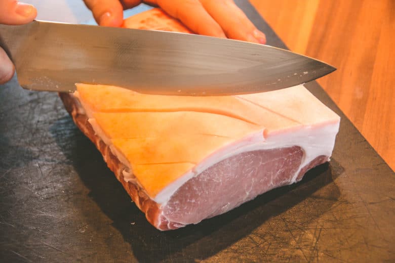 Gefüllter Krustenrollbraten vom Drehspieß - krustenbraten 001 - 8 Gefüllter Krustenrollbraten vom Drehspieß - krustenbraten 001 - 7