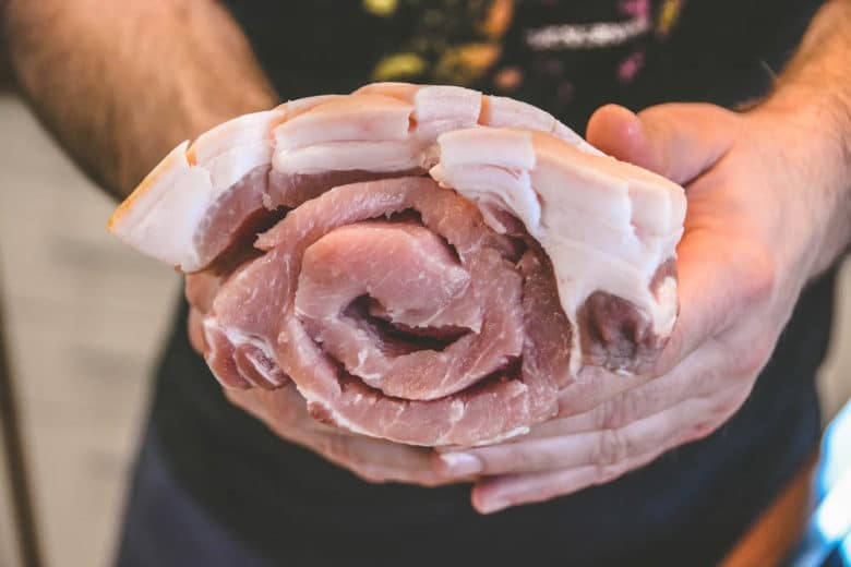 Gefüllter Krustenrollbraten vom Drehspieß - krustenbraten 007 - 10 Fertig geschnittenes Karree für den Krustenrollbraten am Drehspieß