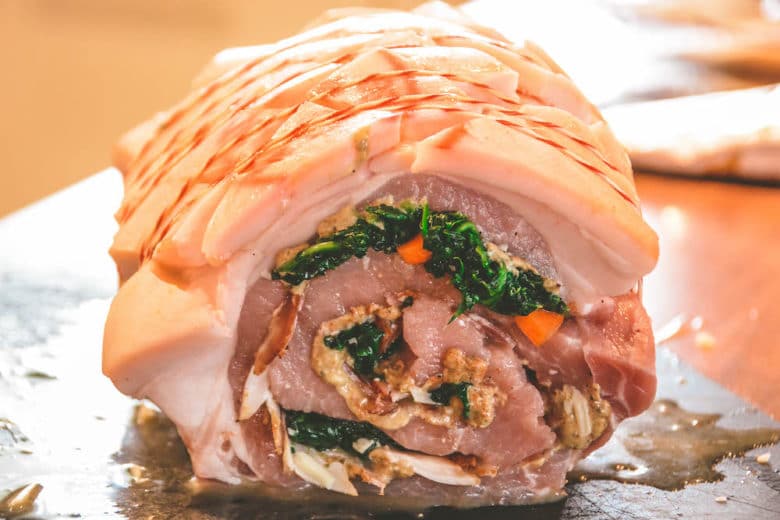 Gefüllter Krustenrollbraten vom Drehspieß - krustenbraten 012 - 12 Gefüllter Krustenrollbraten vom Drehspieß - krustenbraten 012 - 11