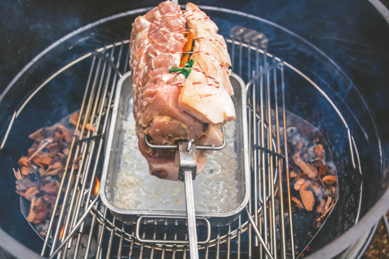Gefüllter Krustenrollbraten vom Drehspieß - krustenbraten 020 - 14 Gefüllter Krustenrollbraten vom Drehspieß - krustenbraten 020 - 13
