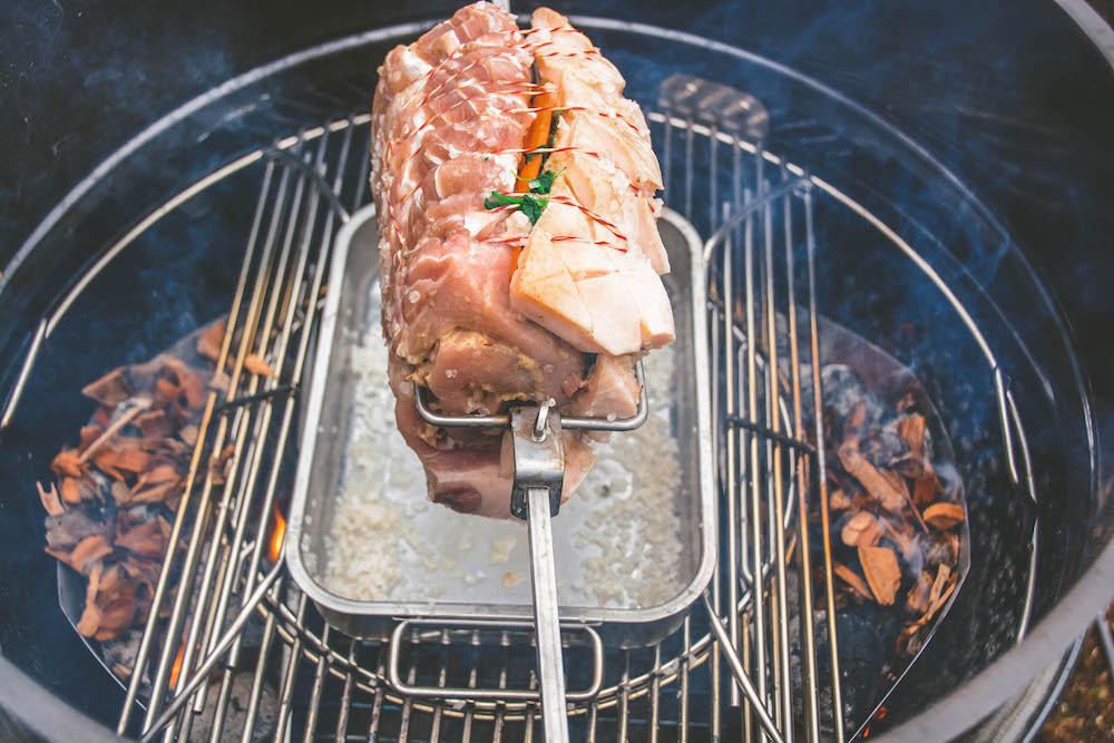 Gefüllter Krustenrollbraten vom Drehspieß - krustenbraten 020 - 41 Gefüllter Krustenrollbraten vom Drehspieß - krustenbraten 020 - 40