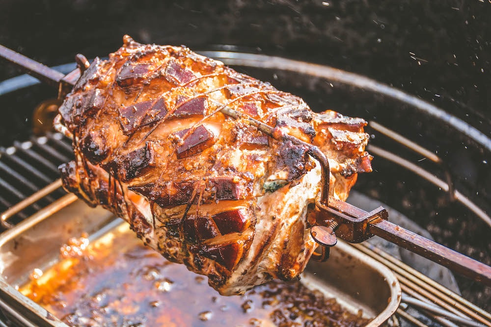 Gefüllter Krustenrollbraten vom Drehspieß - krustenbraten 023 - 43 Gefüllter Krustenrollbraten vom Drehspieß - krustenbraten 023 - 42