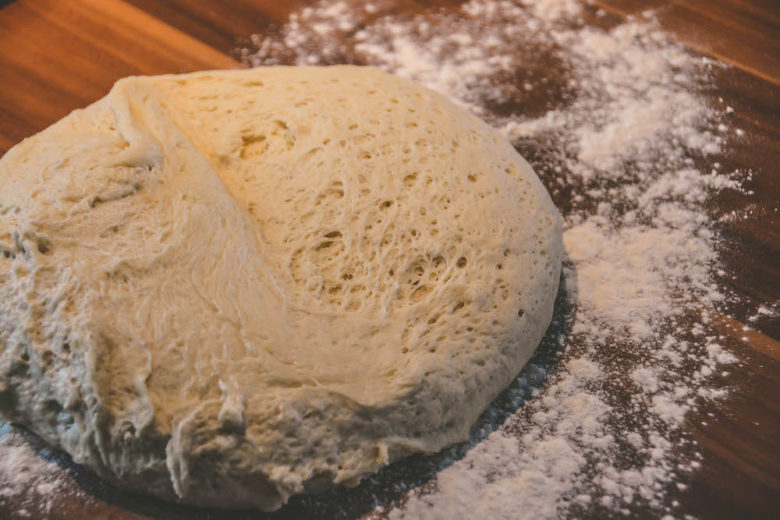 Schnelle Pizzastangerl als perfektes Fingerfood - kartoffel buns 005 - 3 Germteig / Hefeteig nach dem Rasten zur Weiterverarbeitung für Pizzastangerl und Co