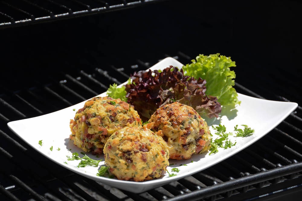Geräucherte Speckknödel aus dem Smoker - tiroler knödel vom smoker 015 - 25 Geräucherte Speckknödel aus dem Smoker - tiroler knödel vom smoker 015 - 24