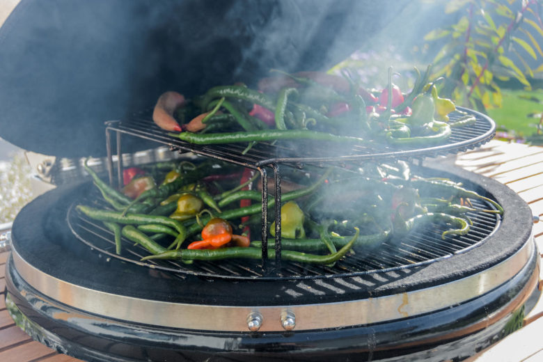 Die besten Grill & BBQ Adventskalender - chilis trocknen 06 - 5 Wir lieben Chilis in allen Formen und Varianten und räuchern uns diese selbst