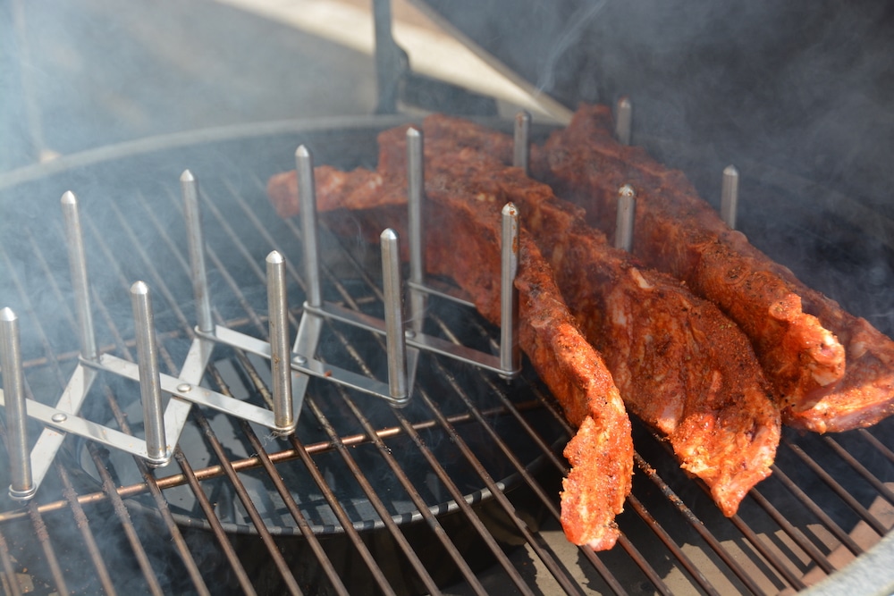 Die ultimative IKEA Grillzubehör Einkaufsliste - Top 15 Grillhacks - ribshalter - 1