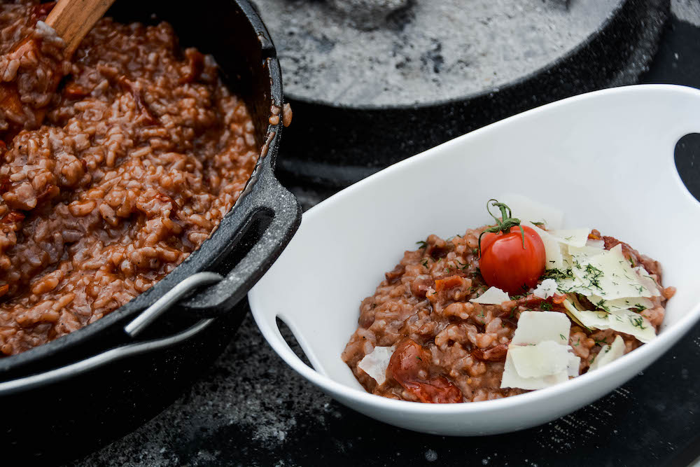 Cremiges Pilzrisotto mit Karamell-Birnen aus dem Feuertopf - tomatenrisotto dutchoven 012 - 7 Cremiges Pilzrisotto mit Karamell-Birnen aus dem Feuertopf - tomatenrisotto dutchoven 012 - 6