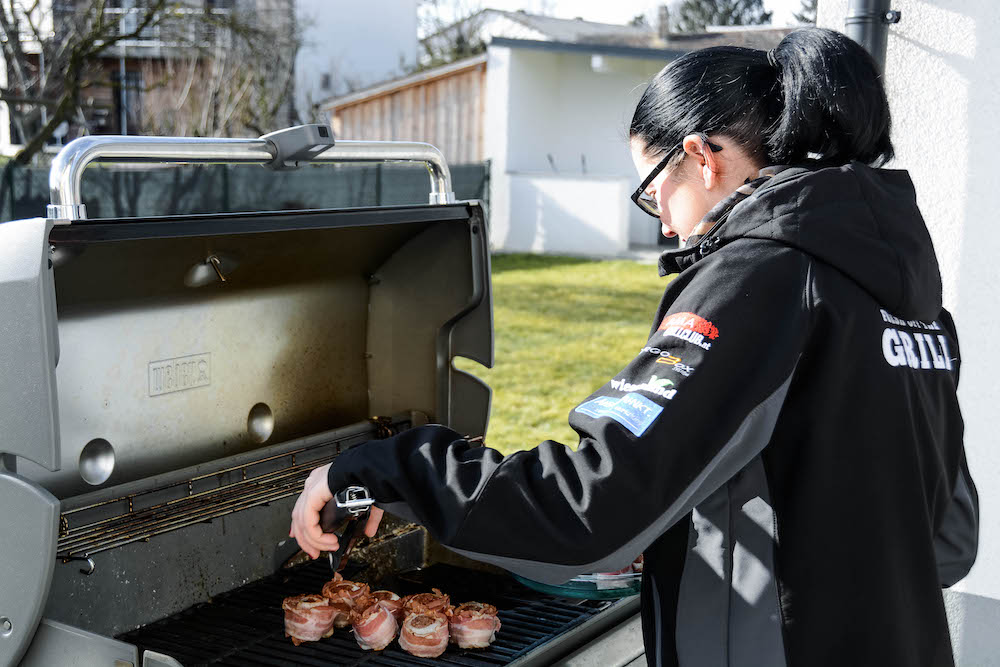 Geräucherte Onion Cheddar Moinkballs - Onion moink balls indirekt grillen - 18 Geräucherte Onion Cheddar Moinkballs - Onion moink balls indirekt grillen - 17
