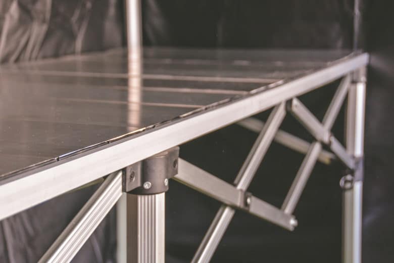 Das perfekte Faltzelt für Bewerbe, Grillkurse und Caterings - grillpavillon grillzelt 18 - 7 Aluminium Klapptisch passgenau für eine 3m-Seite des Faltzeltes
