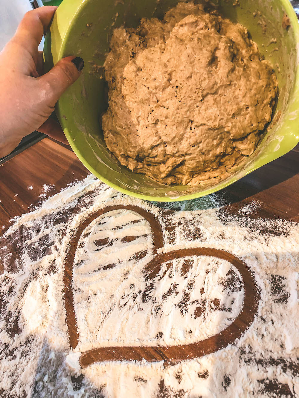 Einfaches Joghurtbrot im Dutch Oven backen - joghurtbrot dutch oven 01 - 2 Hefeteig fürs Joghurtbrot im Dutch Oven vorbereiten