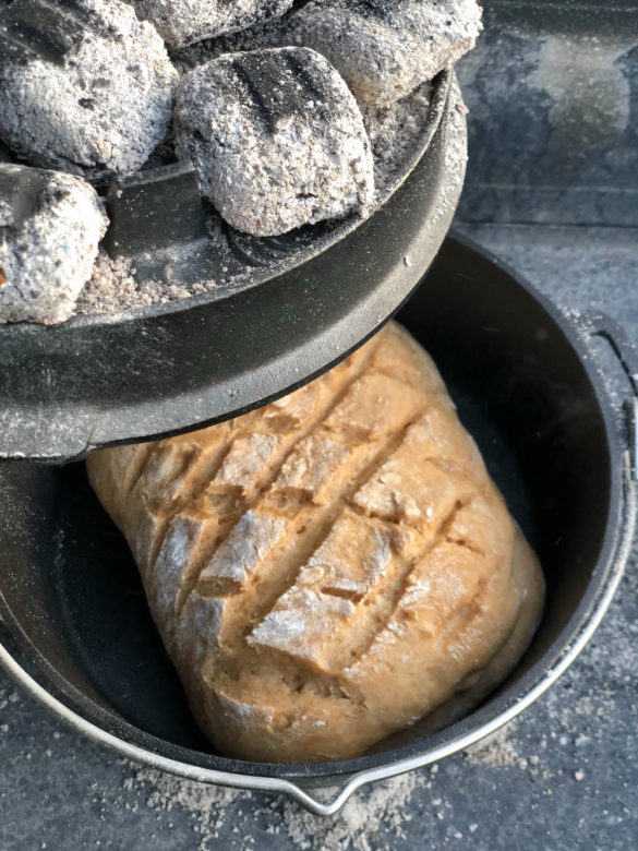 Top Infos zum Brot backen für Anfänger - joghurtbrot dutch oven 05 - 3 Joghurtbrot im Dutch Oven gebacken