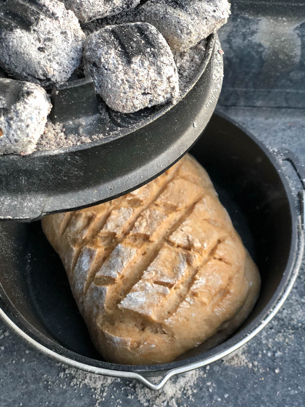 Einfaches Joghurtbrot im Dutch Oven backen - joghurtbrot dutch oven 05 - 3 Joghurtbrot im Dutch Oven backen