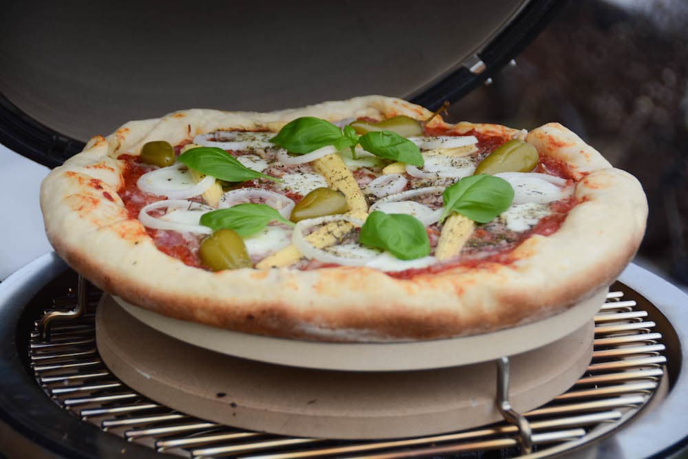 Amerikanische Pan Pizza mit Käserand - pizza monolith icon 23 - 20