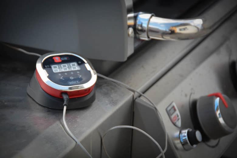 Der große Grillthermometer Ratgeber – Tests, Empfehlungen & Kaufberatung - chicken hawaii 16 - 18 Igrill Grillthermometer im Einsatz am Weber Genesis