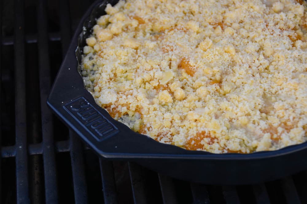 Mohn Pudding Crumble vom Grill - mohn pudding crumble 05 1 - 18 Mohn Pudding Crumble am Grill backen