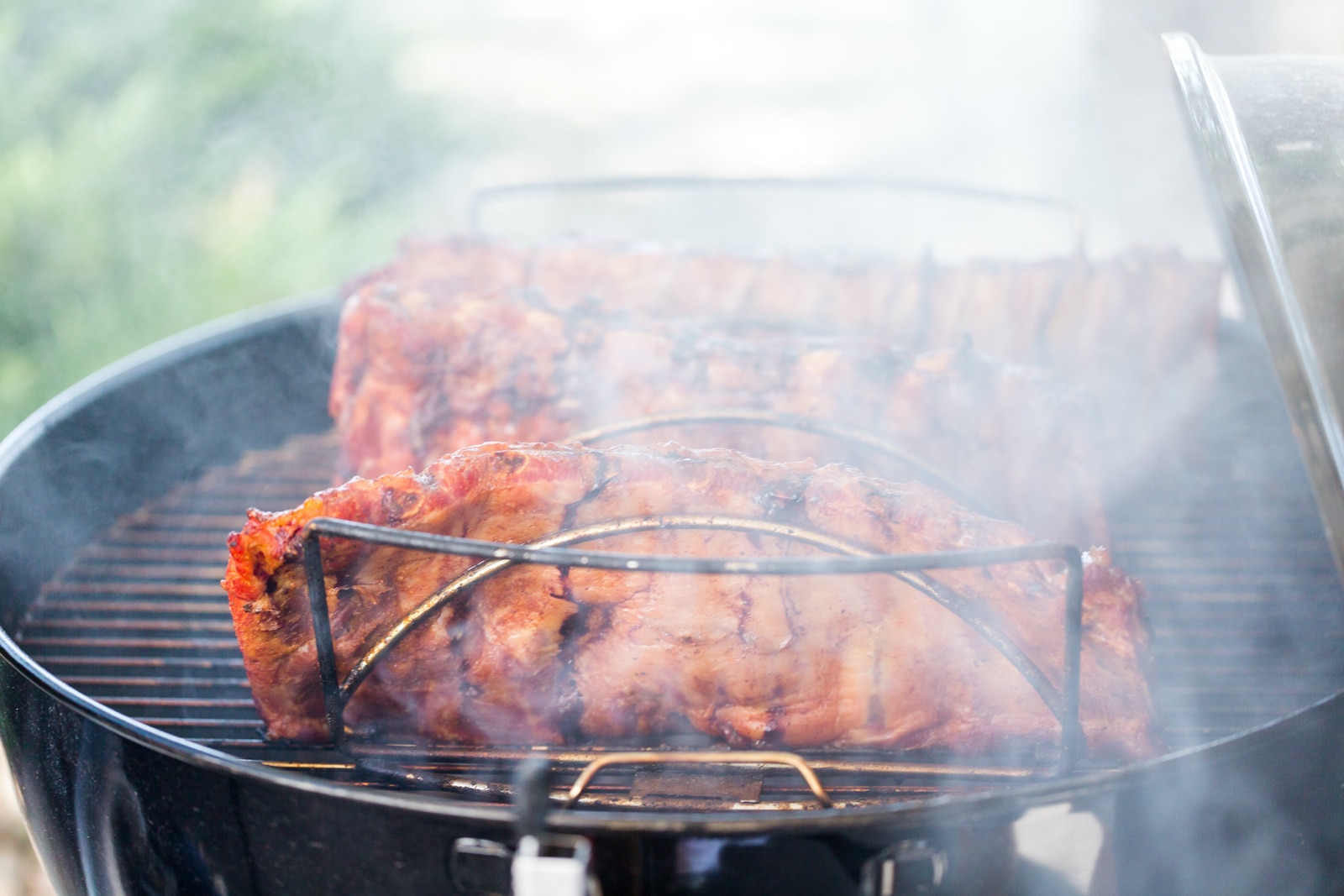 Räuchern ganz einfach - Räuchermethoden am Grill - kugelgrill smoker - 38 Ribs vom Kugelgrill einem Räuchergang unterziehen - Räuchern am Kugelgrill