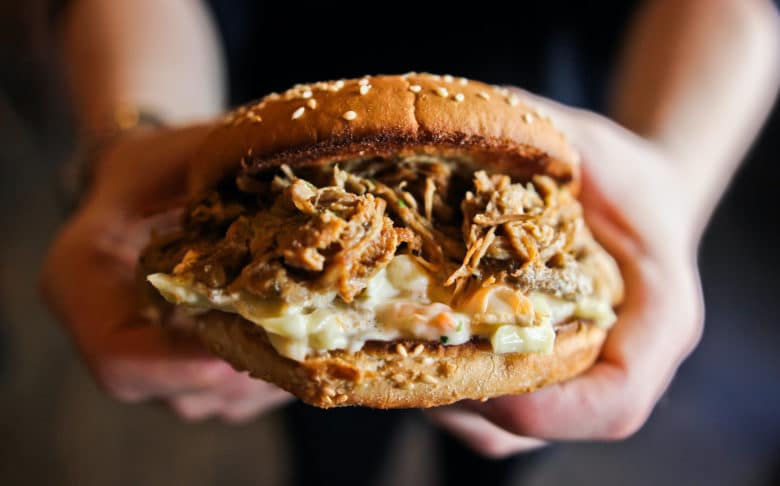 Pulled Pork – Alles was du darüber wissen solltest - minion ring pulled pork 08 - 2 Pulled Pork Burger mit Cole Slaw