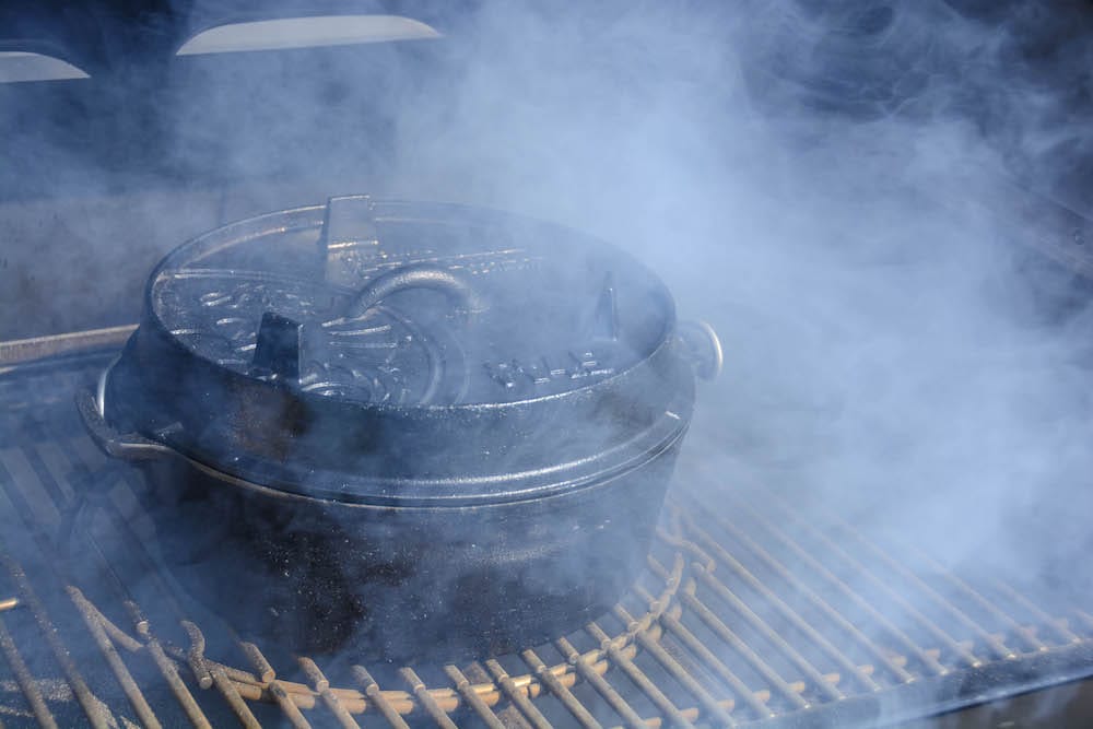 Pikante Buchteln mit Pulled Pork - pikante buchteln vom grill 07 - 6 Pikante Buchteln im Dutch Oven direkt am SmokeFire