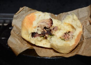 Pikante Buchteln mit Pulled Pork - pikante buchteln vom grill 17 - 12 Pikante Buchteln mit Pulled Pork und Bärlauch gefüllt