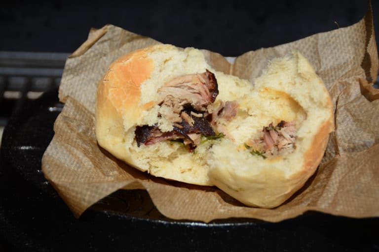 Pikante Buchteln mit Pulled Pork - pikante buchteln vom grill 17 - 19 Pikante Buchteln mit Pulled Pork und Bärlauch gefüllt