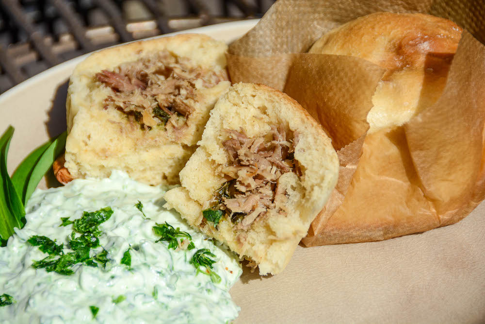 Pikante Buchteln mit Pulled Pork - pikante buchteln vom grill 22 1 - 2 Pikante Buchteln mit Pulled Pork & Bärlauch Fülle vom Grill