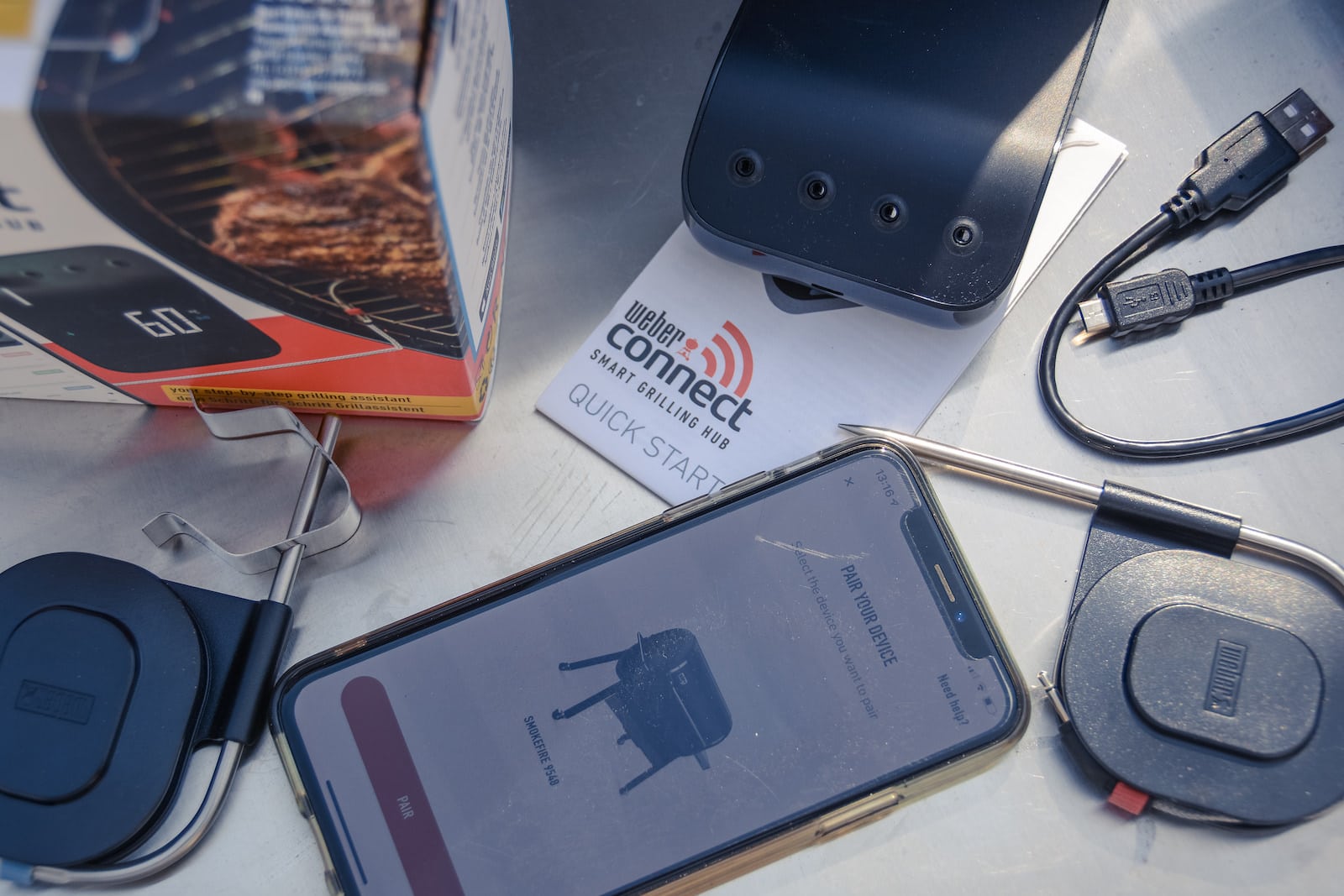 Eines der aktuellsten Grillthermometer - das Weber Connect Grilling Hub