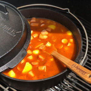 Cabanossi Suppe aus dem Dutch Oven - kartoffelgulasch dutch oven 04 - 8 Kartoffelgulasch bzw. Erdäpfelgulasch aus dem Dutch Oven
