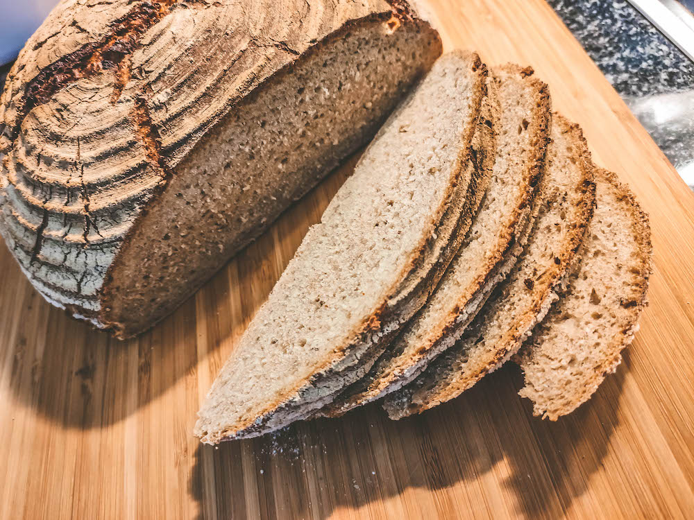 Sauerteig, die Basis für saftiges Brot - sauerteig ansetzen brot backen 3 - 4 Brot backen mit dem eigenen Sauerteig
