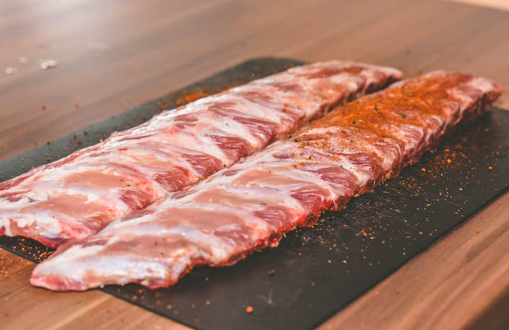 Der ultimative Ribs Guide - Alles was du über Rippchen wissen musst - ribs vom grill guide 03 - 14 Beim Marinieren der Ribs mit Trockenrub