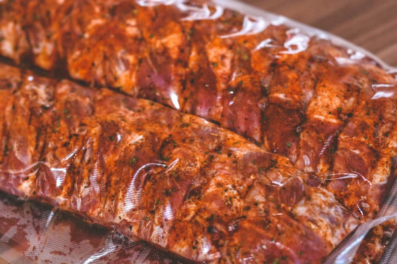 Der perfekte Vakuumierer Ratgeber: Wissenswertes, Kaufberatung, Empfehlung - ribs vom grill guide 08 - 4 Marinierte Ribs im Vakuum (im Caso Vakuumierer )