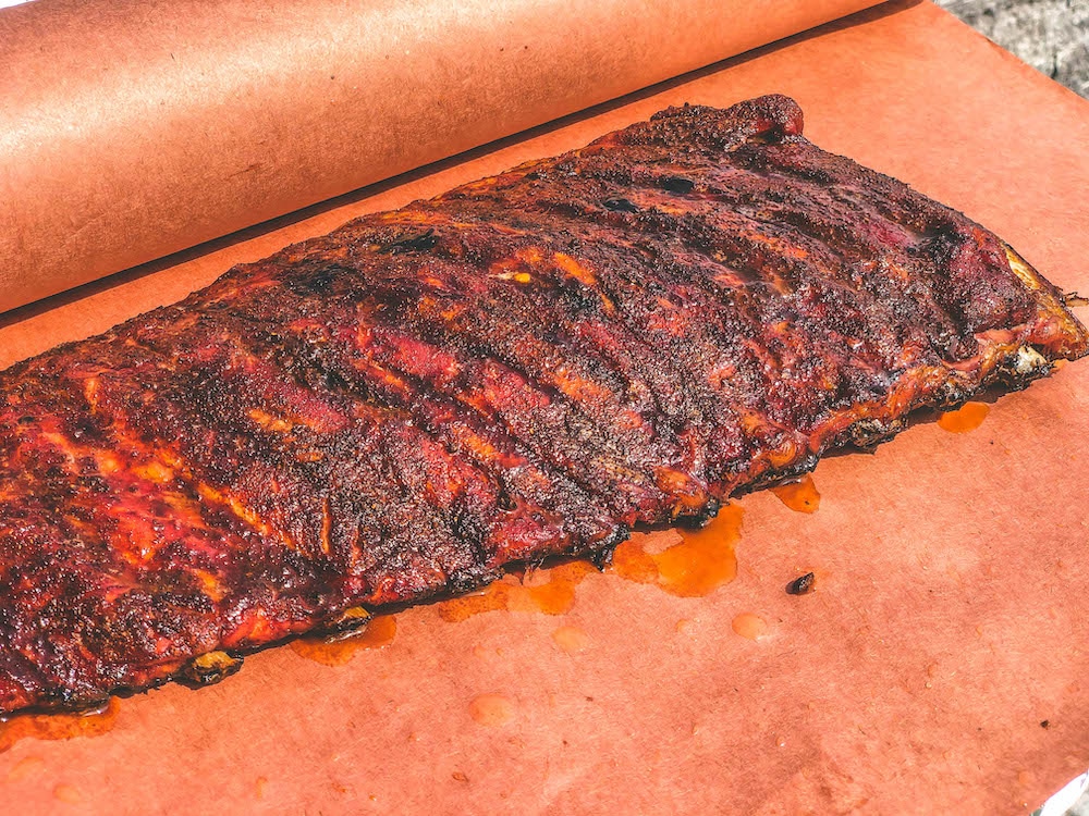 Der ultimative Ribs Guide - Alles was du über Rippchen wissen musst - ribs vom grill guide 31 - 30 Ribs / Ripperl im Butcherspaper am Smoker