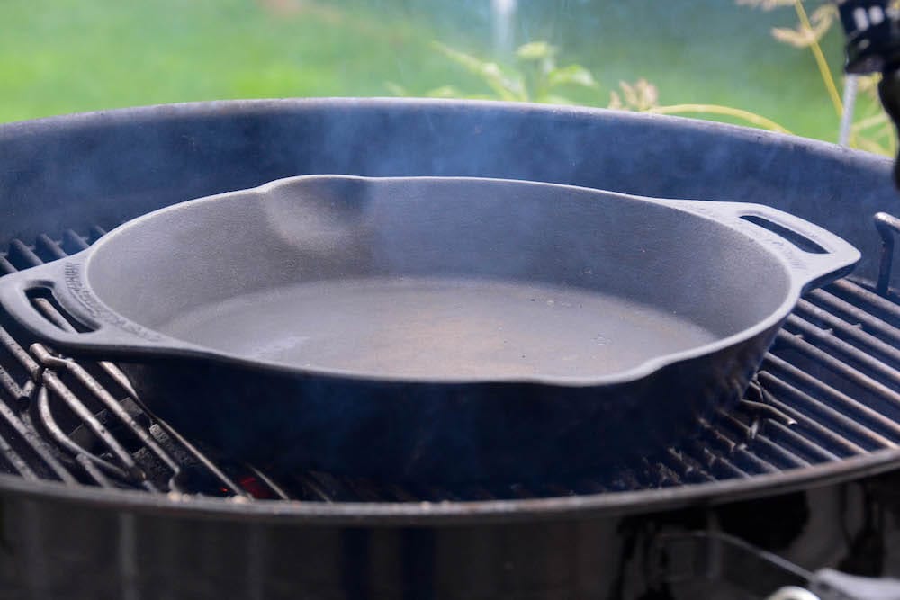 Shakshuka - Die israelische Köstlichkeit - shakshuka 10 - 13 Die Feuerpfanne / Dutch Oven für das Shakshuka erhitzen