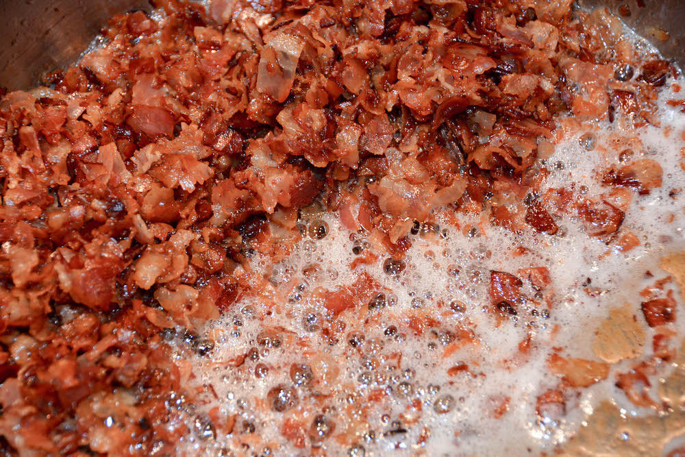 Coffee Whisky Bacon Jam - Die ultimative Speckmarmelade mit Biss - coffee whisky bacon jam 06 - 12 Coffee Whisky Bacon Jam beim Reduzieren im Topf
