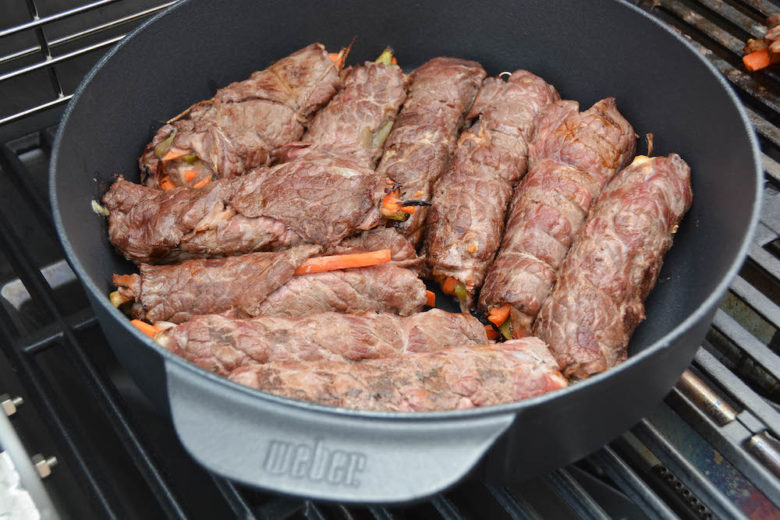 Der ultimative Dutch Oven Guide – Infos, Tipps & Kaufberatung - rindsrouladen dutchoven 4 - 12 Rindsrouladen aus dem Dutch Oven