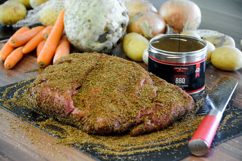 Yankee Pot Chuck Roast (Yankee-Rinderbraten vom Pelletgrill) - yankee pot chuck roast 03 - 5 Der Rinderbraten wird gut gewürzt mit Beef Brisket Rub